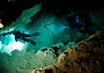 Кейв-дайвинг в живописных Twin Caves