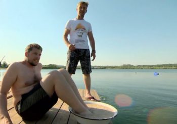 Под водой с тазиком бетона на ногах