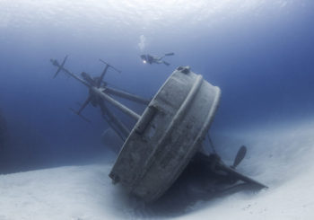 Знаменитый рэк «Kittiwake» упал на бок после тропического шторма Нейт